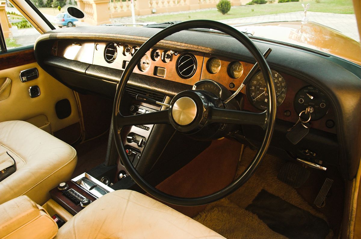 ROLLS-ROYCE SILVER SHADOW GOLD