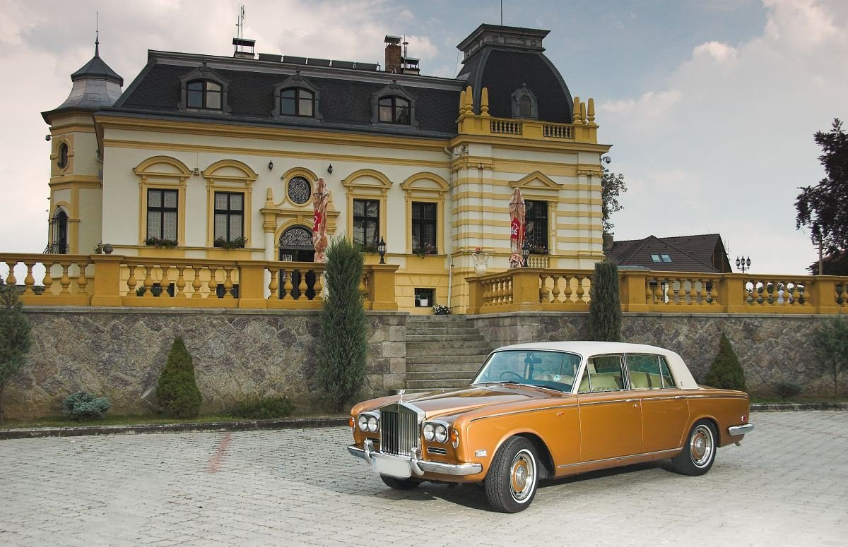 ROLLS-ROYCE SILVER SHADOW GOLD