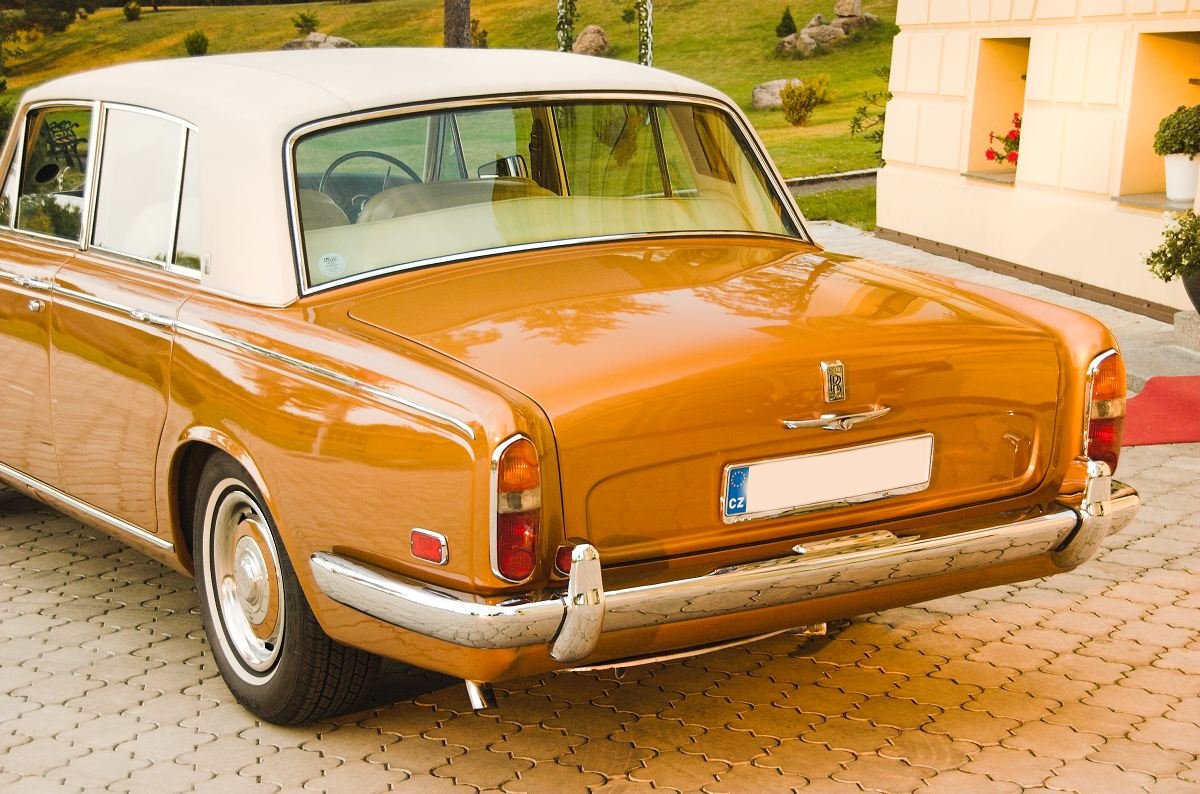 ROLLS-ROYCE SILVER SHADOW GOLD