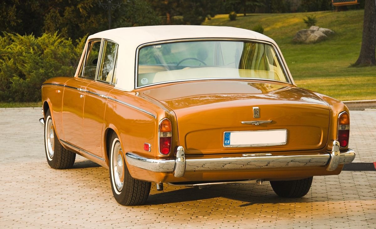 ROLLS-ROYCE SILVER SHADOW GOLD