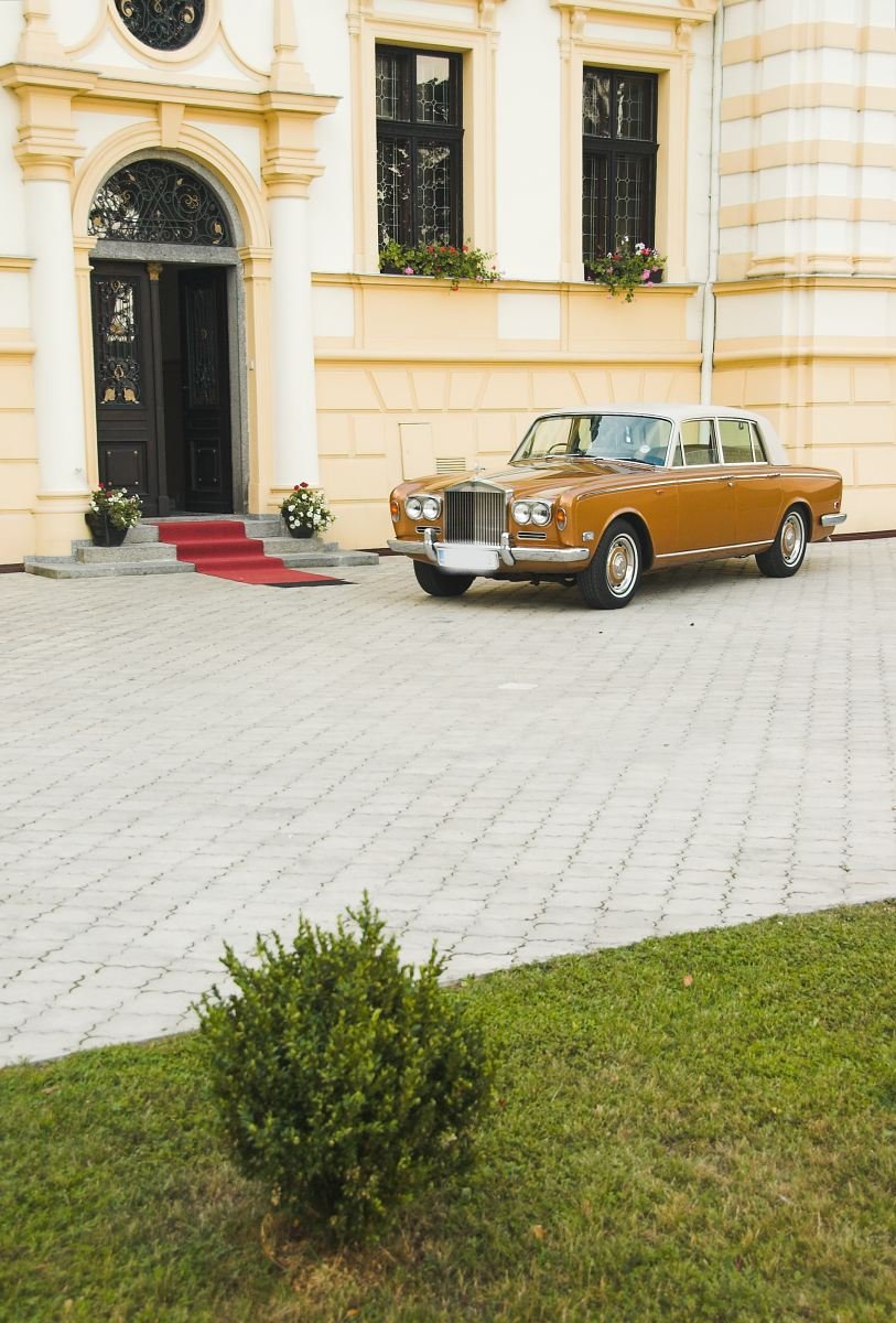 ROLLS-ROYCE SILVER SHADOW GOLD