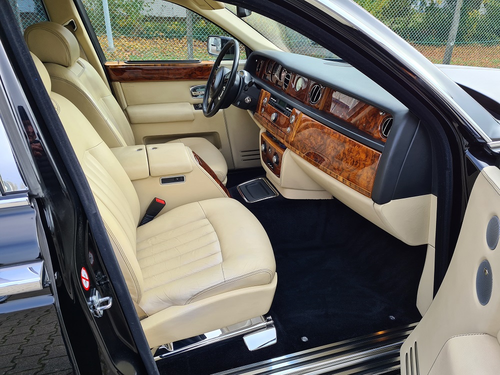 ROLLS-ROYCE PHANTOM