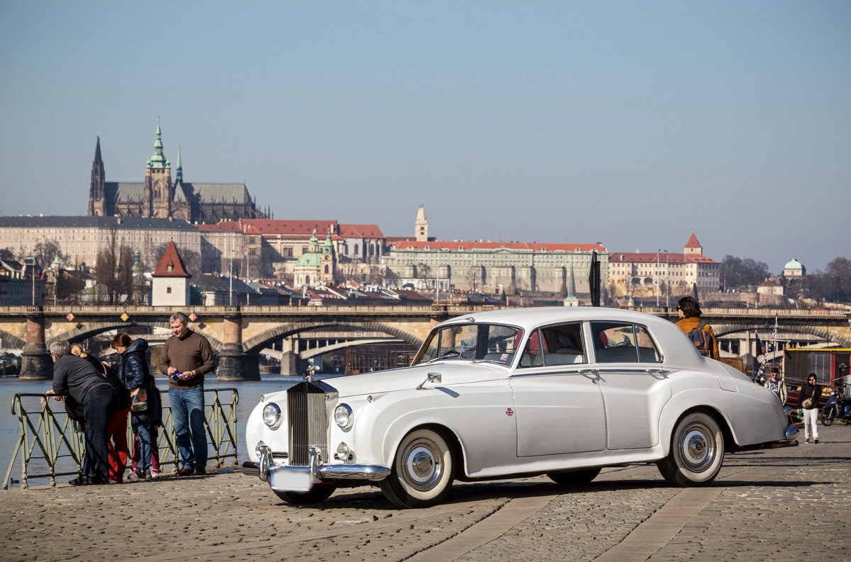 ROLLS-ROYCE SILVER CLOUD